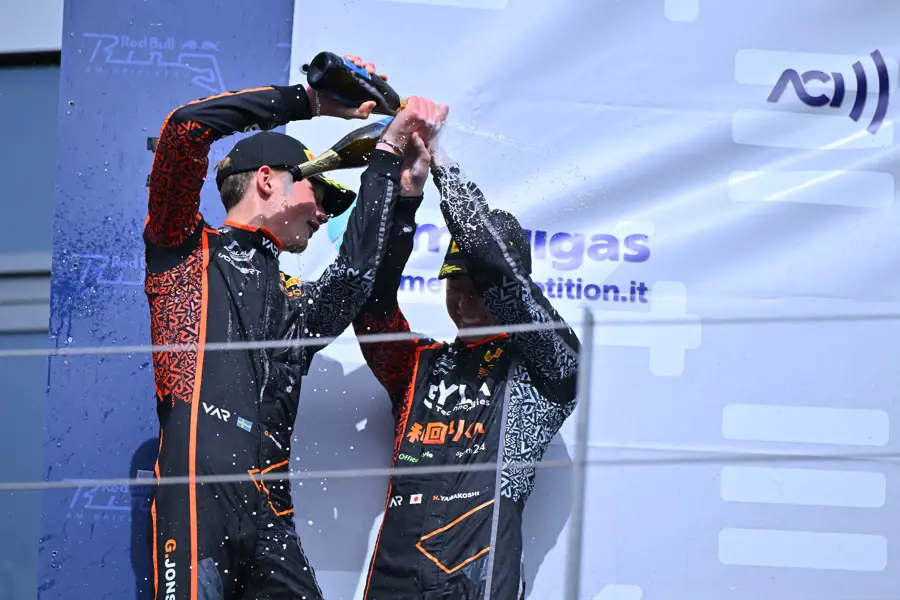 Van Amersfoort Racing shines with a double podium and victory at the Red Bull Ring